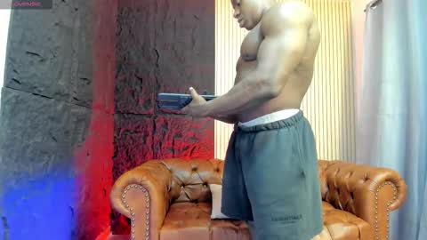 Snapshot of rogger_physique chatting on October 30, 1:28 am Rogger online show from October 30, 1:28 am