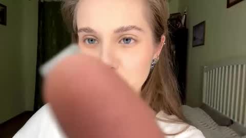 Mia online show from December 14, 7:14 am