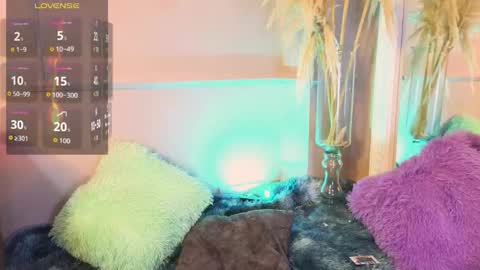   online show from November 17, 12:52 pm