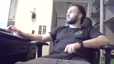 roofguy11 online show from November 16, 4:47 am