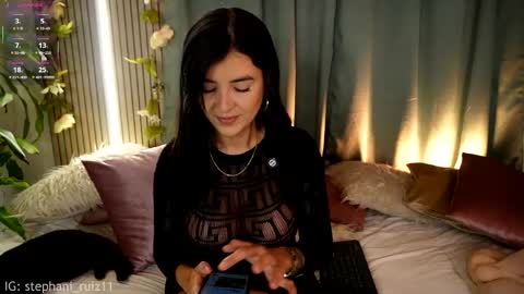 Stephani online show from April 22, 6:04 pm