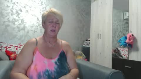 Lovepinklilly online show from September 25, 6:15 pm