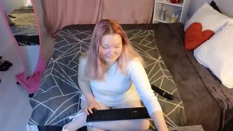rosethomas_ online show from December 16, 9:37 am