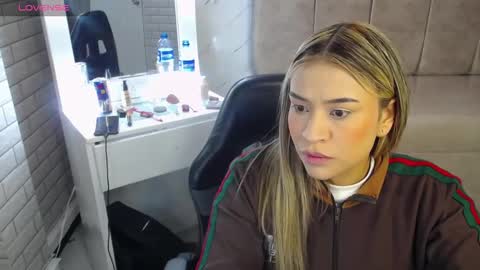 rosse jeane v online show from December 23, 3:02 am