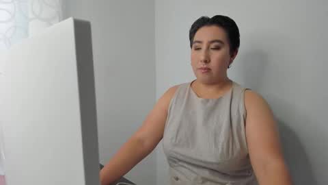 ROSSE DEMOND  online show from February 12, 9:40 pm