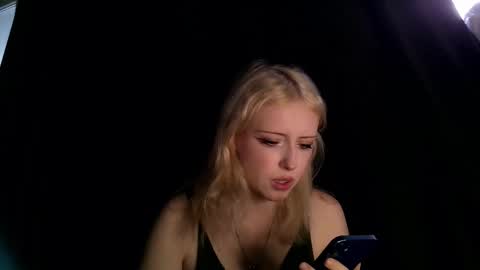 Snapshot of rosy_petal chatting on October 13, 1:24 pm rosy_petal online show from October 13, 1:24 pm