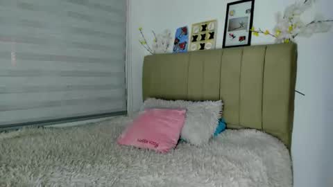 Snapshot of roxan_ne chatting on January 22, 3:31 am Roxx online show from January 22, 3:31 am