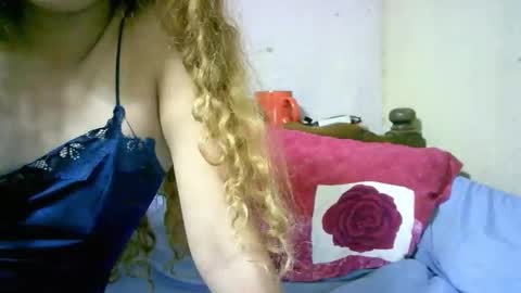 roxanne_98 online show from January 7, 3:22 am