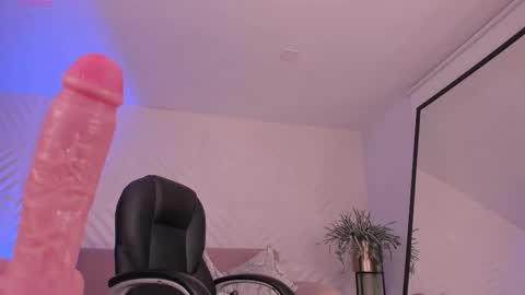 Roxanne Hill  online show from November 13, 12:19 pm