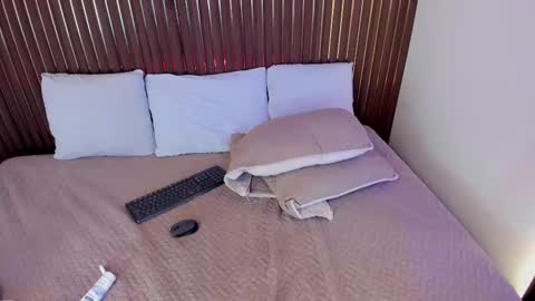 Roxie  online show from November 8, 1:03 pm