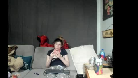 roxihazeleyes online show from June 8, 1:28 am