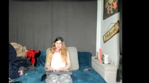 roxihazeleyes online show from February 19, 3:27 am