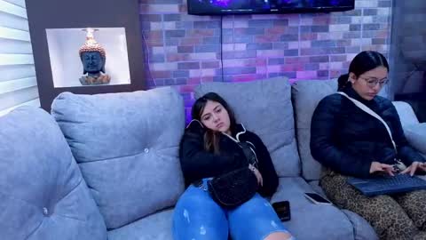 roxxie_fox online show from June 4, 7:20 pm