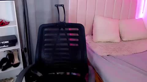 roxxy_blossom online show from October 13, 4:36 am