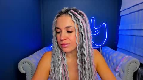 Snapshot of roxy_mars chatting on October 21, 1:33 am Roxy online show from October 21, 1:33 am