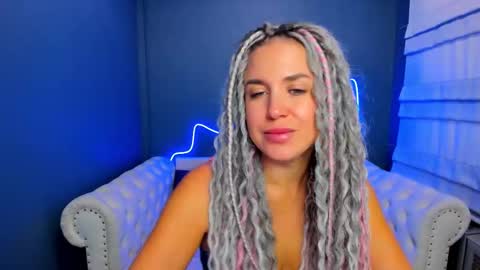 Snapshot of roxy_mars chatting on September 25, 2:07 am Roxy online show from September 25, 2:07 am