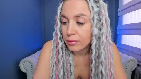 Snapshot of roxy_mars chatting on January 24, 4:59 am Roxy online show from January 24, 4:59 am