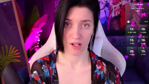Snapshot of roxy_riot_ chatting on October 18, 2:27 am roxy_riot_ online show from October 18, 2:27 am
