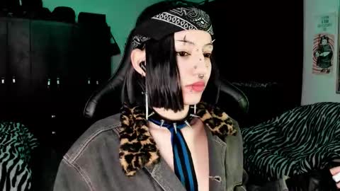 Roxy Independient model Help me to reach 50 thumbs up online show from December 19, 1:34 am