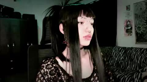 Roxy Independient model Help me to reach 50 thumbs up online show from February 28, 1:20 am