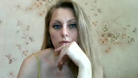 roxyfox18x01 online show from June 13, 9:42 am