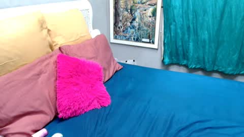 ROXYLUVXXX online show from April 1, 7:44 pm