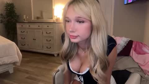 Roxy Rain online show from April 15, 1:31 am