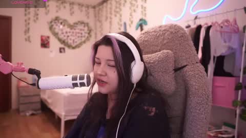 roxysuh online show from April 25, 8:38 am