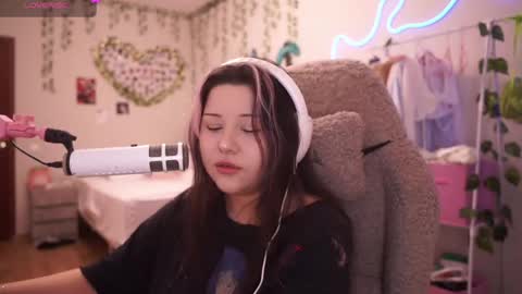 roxysuh online show from April 23, 7:38 am