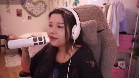 roxysuh online show from April 19, 8:26 am