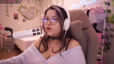 roxysuh online show from April 24, 8:27 am