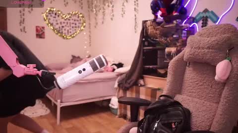 roxysuh online show from November 6, 8:28 am