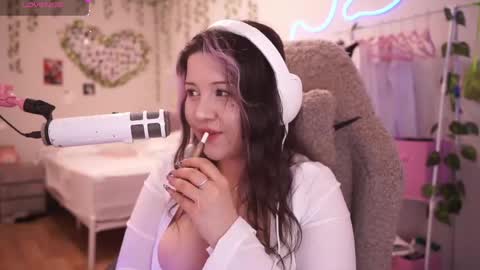 roxysuh online show from April 26, 8:01 am