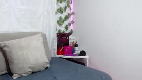 Bruna Royale  online show from March 2, 3:52 pm