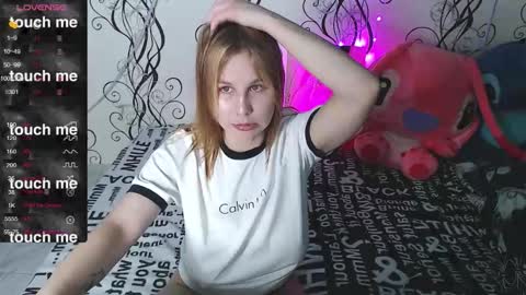 angela online show from October 25, 5:24 pm