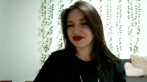 Roza05x online show from June 19, 1:39 pm