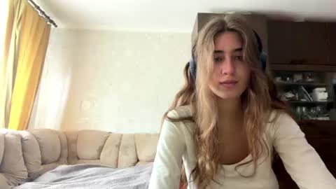 Mia online show from July 28, 8:23 am