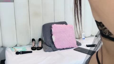 ruby_cruzz online show from April 24, 11:56 am