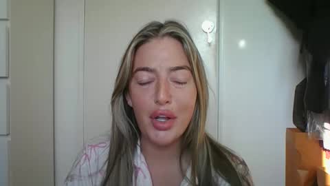 rubyredxxxoxxx online show from March 19, 8:20 am