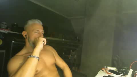 Chico que rico Caliente online show from February 14, 1:56 am