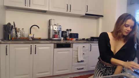 ruxandradanny online show from December 12, 7:08 am