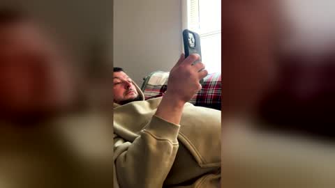 ryanmhoyt88 online show from April 4, 7:10 pm