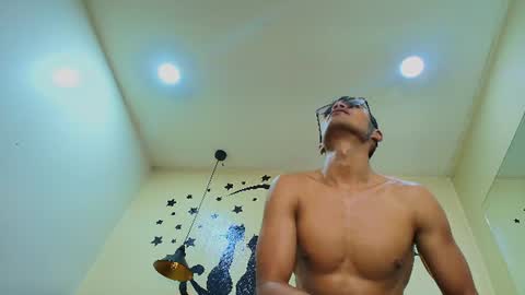 ryannfox_ online show from July 28, 12:48 pm
