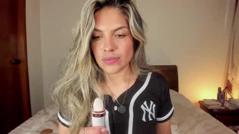 Leslie Beltrn online show from November 28, 4:20 am