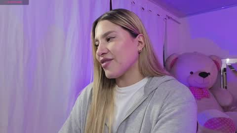 saaya_tay online show from April 6, 3:15 am