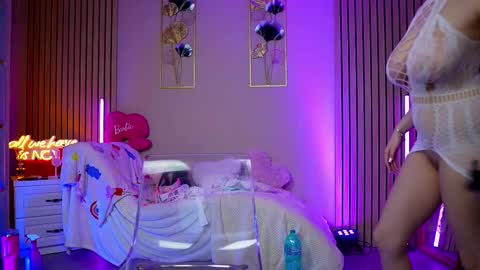 SabrinaJade online show from February 12, 6:17 am