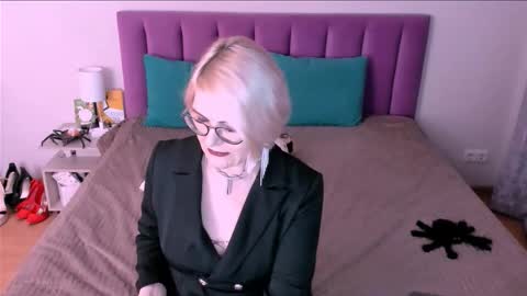 Sabrina MacMarren online show from October 31, 6:19 pm