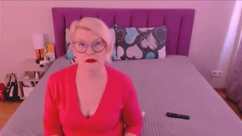 Sabrina MacMarren online show from October 8, 12:00 pm