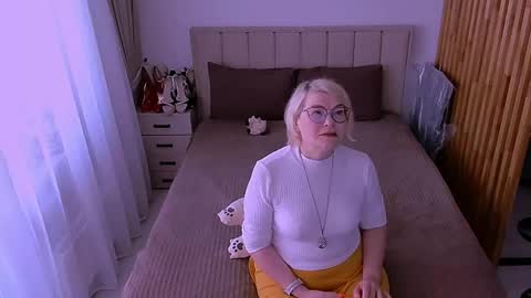Sabrina MacMarren online show from June 7, 1:16 pm