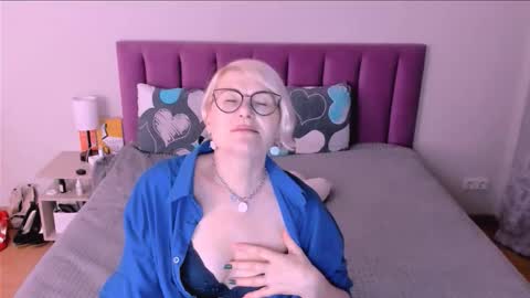 Sabrina MacMarren online show from October 12, 3:37 pm